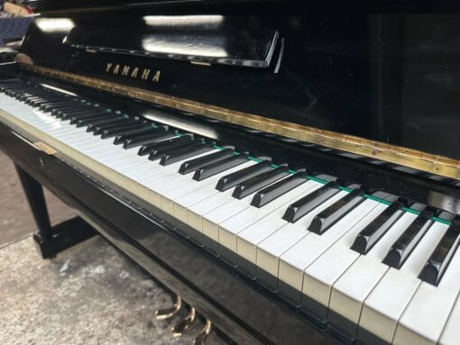 YAMAHA U3E