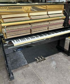 YAMAHA U1M