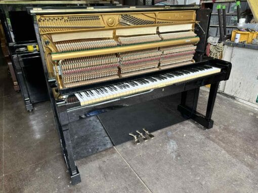 YAMAHA U1M