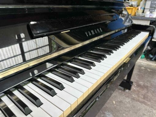 YAMAHA U1M