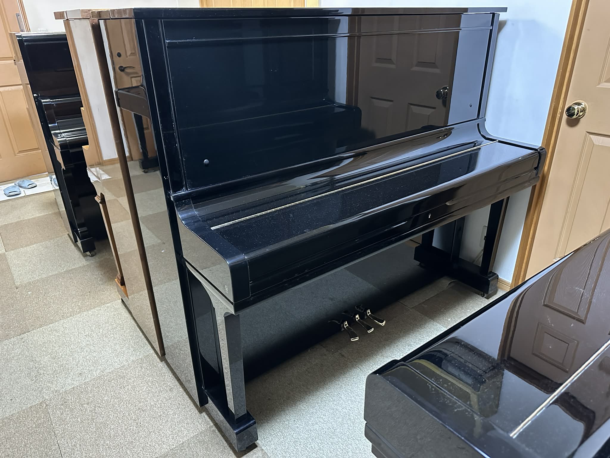 YAMAHA U300