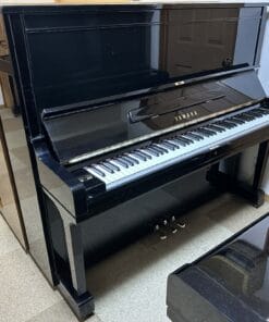 YAMAHA U300