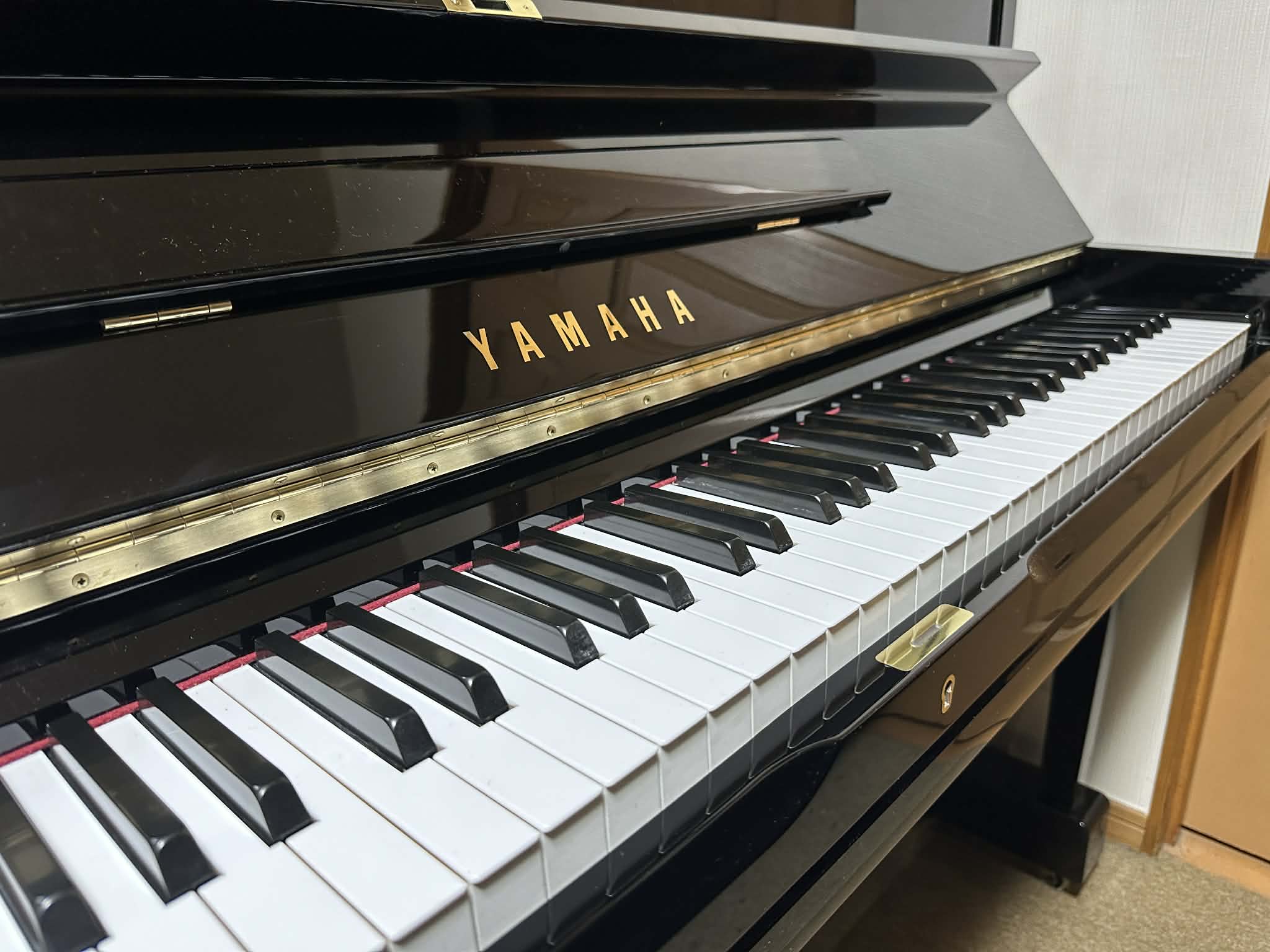 YAMAHA U300